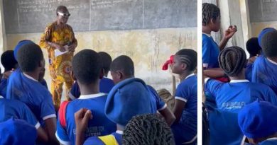 Blind Vice Principal and Wife Struggle to Teach 363 Students Alone